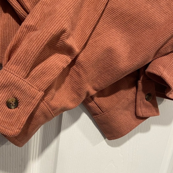 NWOT Tilly’s Love Tree Size M Pink Corduroy Cropped Long Sleeve Button Down Top - Picture 6 of 11